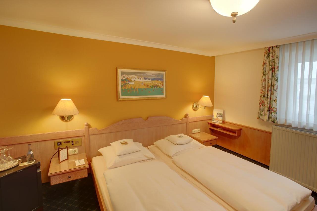 Hotel Brauereigasthof Landwehr-Braeu Reichelshofen الغرفة الصورة