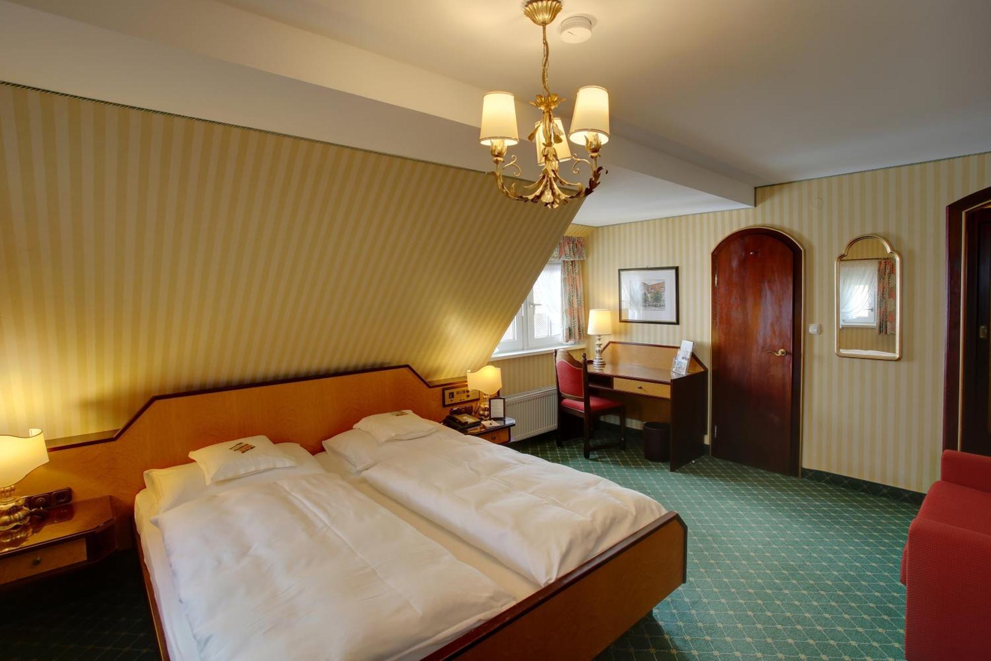 Hotel Brauereigasthof Landwehr-Braeu Reichelshofen الغرفة الصورة